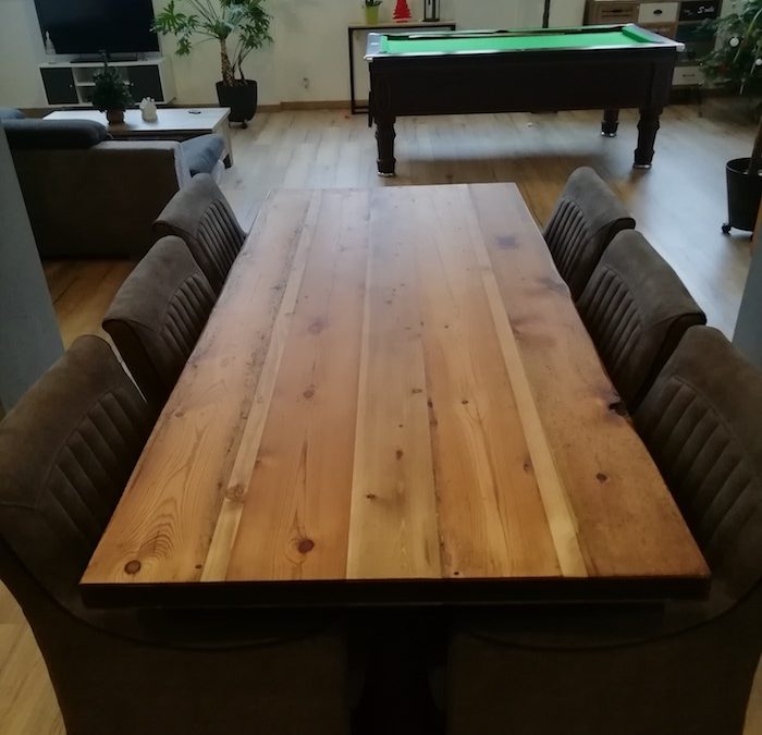 Table à manger en bois et fer