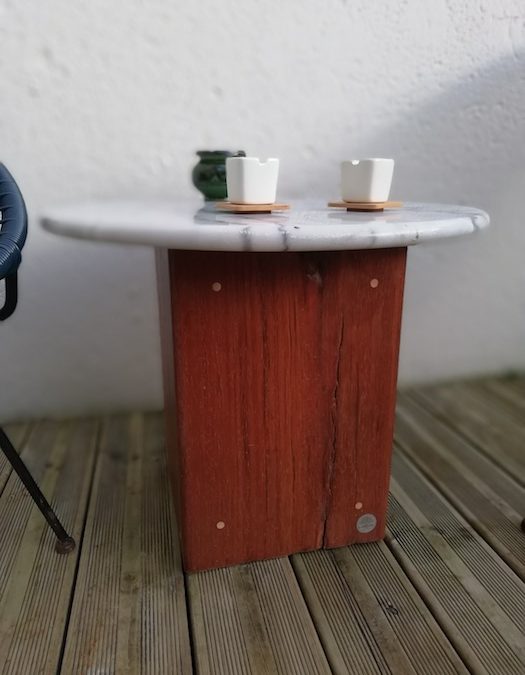 Table basse avec plateau en marbre